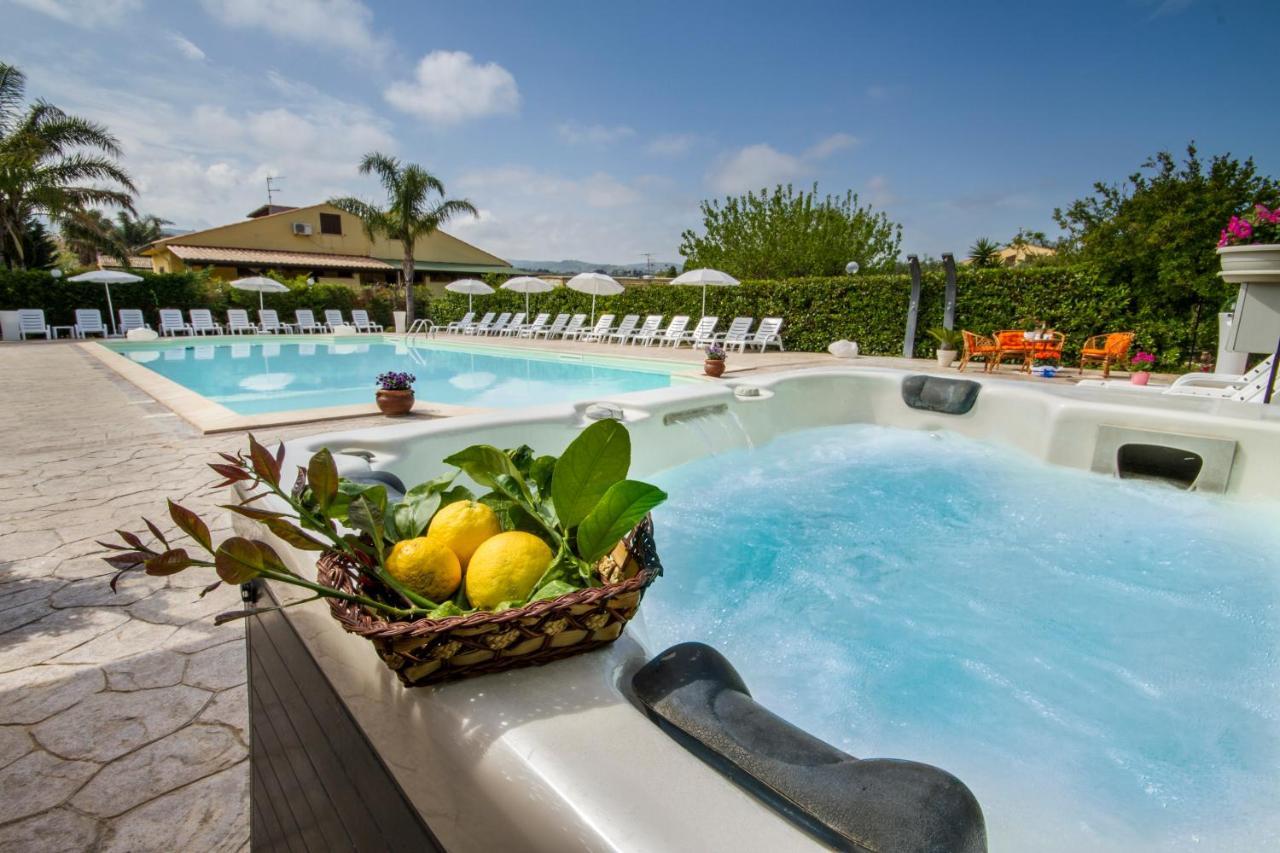 Villa In Recidence A 100 Metri Dal Mare Con Servizio Di Piscina A 100 Metri Vicino Cefalu Campofelice Di Roccella Exteriér fotografie